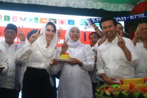 Khofifah-Emil Unggul di Quick Count: Ajak Relawan Kawal Hingga Final
