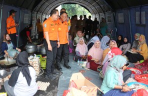Bencana Banjir Ponorogo: Pj. Gubernur Jatim Pastikan Evakuasi dan Perbaikan Tanggul Berjalan Cepat