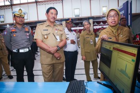 Jateng Siap Hadapi Libur Nataru, Nana Sudjana Resmikan Posko Terpadu