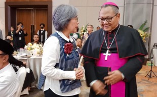Indah Kurnia Hadiri Open House Keuskupan Surabaya, Tekankan Pentingnya Kerukunan Beragama