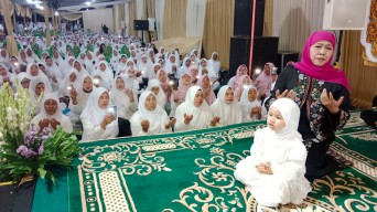 Khofifah Indar Parawansa Gelar Pengajian Isra' Mi'raj dan Haul dengan Kehadiran Ulama Besar Mesir