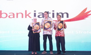 Bank Jatim Boyong Penghargaan Dalam Ajang IHCBA dan IPRA 2025