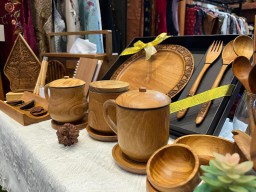 Kitchen Ware UMKM Jepara Tarik Perhatian Turis Asing di Inacraft 2025