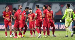 Dua Kartu Merah, Keunggulan Buyar: Persija Tumbang di Kandang Sendiri