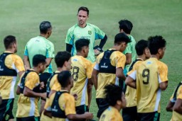 Persebaya Kembali ke Lapangan: Munster Genjot Fisik Pemain untuk Laga Krusial