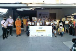 Gusdurian Terima Paket Sembako dari Young Budhist Assosiation