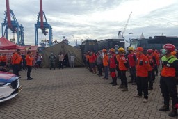 Basarnas Terjunkan Penyelam untuk Mencari Puing-puing SJ-182