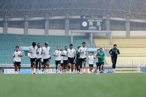 Uston Tak Mau Terlena Performa Lawan