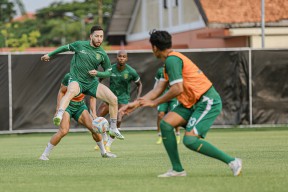 Uston Nawawi Bertekad Bawa Persebaya Raih Tiga Poin