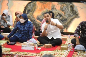 Tangis Haru Warga Warnai Acara Sambat Nang Cak Eri, Ada Apa?