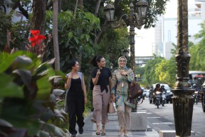 Pemkot Surabaya Tertibkan Fashion Week yang Langgar Norma Sosial