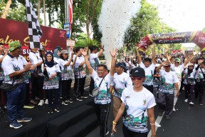 Pemkot Surabaya dan KPU Gelar Jalan Sehat Ayo Datang ke TPS untuk Tingkatkan Partisipasi Pilkada 2024