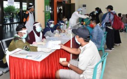 Satgas Covid-19 Lantamal XIII Periksa Penumpang Pesawat Komersil
