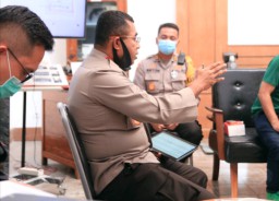Kapolrestabes Gandeng Bonek dan Bonita Hijaukan Surabaya