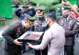 HUT TNI Ke-75, Kapolresta Sidoarjo Beri Kejutan Jajaran TNI