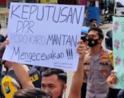 IPW Minta Jokowi Terbitkan Perppu Cipta Kerja