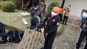 Gubernur Khofifah Operasi Pasar Murah Minyak Goreng