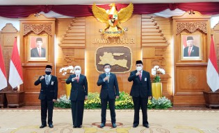 Gubernur Khofifah Lantik Kepala Kantor Regional II BKN Surabaya