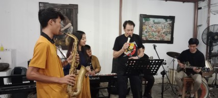 Indah Kurnia Gelar Bukber Dengan Musisi Jazz