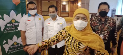 Gubernur Khofifah Dorong Masyarakat Gotong Royong Rehabilitasi Hutan