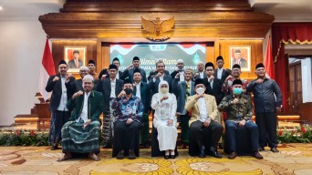 Gubernur Khofifah: Fatwa MUI Sebagai Panduan Menghadapi Permasalahan