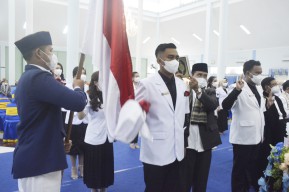55 Dokter Gigi Baru Angkatan ke 70/2022 UHT Diambil Sumpahnya