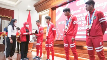 Gubernur Khofifah Apresiasi Khusus Pesepakbola Tim Indonesia U-16