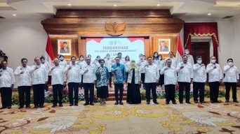 Sahat Tua Simanjuntak Dikukuhkan Jadi Ketua LPM Jatim 2022 - 2027