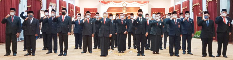 20 Kepala OPD Terima Penghargaan Jer Basuki Mawa Beya Perak