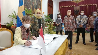 Dubes Swedia untuk Indonesia Marina Berg Kunjungi Gubernur Khofifah