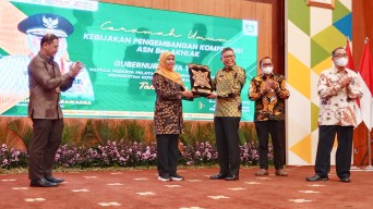 Gubernur Khofifah Ajak ASN Melek Digital dan Tingkatkan IKI