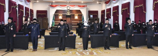 Gubernur Khofifah Lantik 19 Pejabat Eselon II Pemprov Jatim