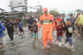 Tinjau Banjir Semarang, Ganjar : Kita Harus Siaga Penuh
