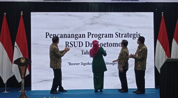 Gubernur Khofifah Ajak Masyarakat Tak Lagi Berobat ke Luar Negeri