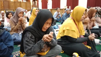 Gubernur Khofifah Siapkan Bantuan Usaha dan Akses Prioritas Masuk SMA/SMK Negeri