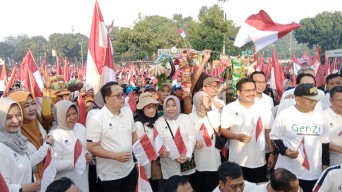 Pemprov Jatim Raih Rekor Dunia MURI Pengibaran Bendera Merah Putih Terbanyak di Lingkungan Masjid