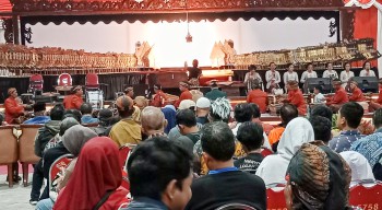 Untag Surabaya Gelar Pagelaran Wayang Kulit untuk Peringati HUT Ke-79 RI dan Dies Natalies Ke-66
