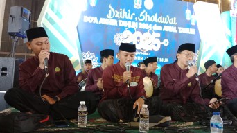 Ribuan Jamaah Ikuti Dzikir dan Sholawat Akhir Tahun Bersama Pj Gubernur Jatim di MAS