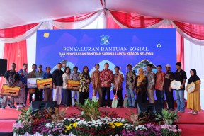 Pemkot Berikan Bantuan Sosial-Perahu kepada 1.158 Nelayan Surabaya