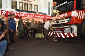 Wali Kota Surabaya Luncurkan Mobil Heavy Duty Rescue