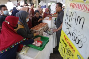 Stabilkan Harga Bahan Pokok, Pemkot Surabaya Gelar Program Gerakan Pangan Murah Sebulan 5 Lokasi