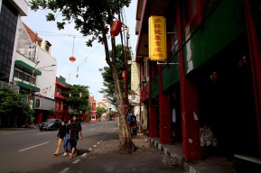 Perkuat Nuansa Chinatown di Kya-Kya Kembang Jepun, Pemkot Surabaya Pasang Papan Bahasa Mandarin