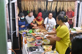 Pemkot Surabaya Upayakan Seluruh UMKM Mamin Miliki Sertifikasi Halal