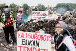Gubernur Jatim Dinilai Tak Becus Urus Sungai