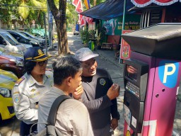 Wali Kota Eri Minta Dishub Optimalkan Retribusi Parkir Melalui Langganan atau Pembayaran QRIS