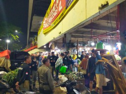 Pedagang Pasar Keputran Utara Diajak Kembali ke Masuk ke Pasar