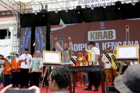 Raih Adipura Kencana Kedelapan Kali, Wali Kota Eri: Matur Nuwun Warga Surabaya