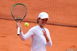 Petenis Muda Polandia Iga Swiatek Lolos ke Final French Open