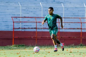 Persebaya Siap Hadapi Barito Putera, Ardi Idrus Optimistis Raih Kemenangan