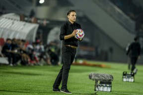 Persebaya Terpuruk, Masa Depan Paul Munster di Ujung Tanduk